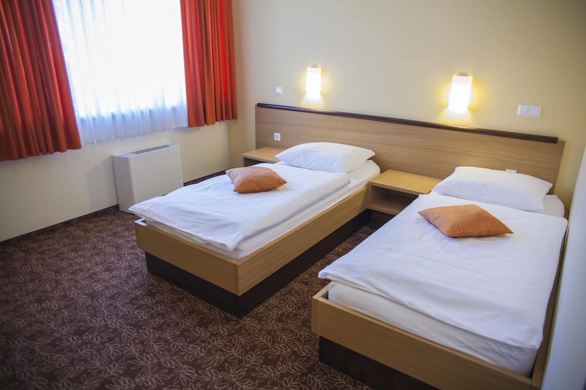 Hotel Bela Krajina メトリカ エクステリア 写真